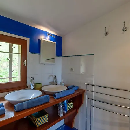 Hébergement de vacances Fleurs De Mai Heated Pool Playgrounds View Ablon