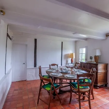 Hébergement de vacances Fleurs De Mai Heated Pool Playgrounds View