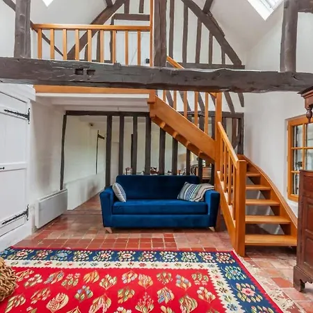 Hébergement de vacances Fleurs De Mai Heated Pool Playgrounds View Ablon